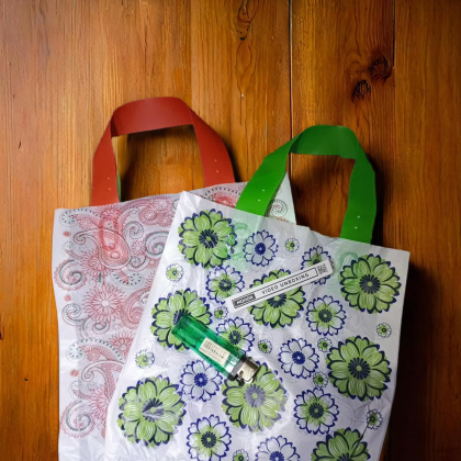 Z067 23x25cm 50 lembar KECIL tas kantong soft handle plastik ornamen souvenir