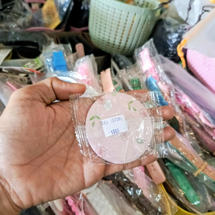 Y973 Kaca Mini Travel Size Cermin Bulat Karakter Kaca Cermin Make Up Mini Kaca Travelling