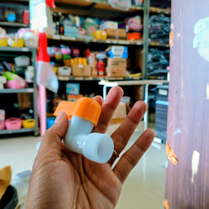 Y960 KRAN TAMAN PLASTik 3/4 inch orange / kran tembok pvc topi 3/4in