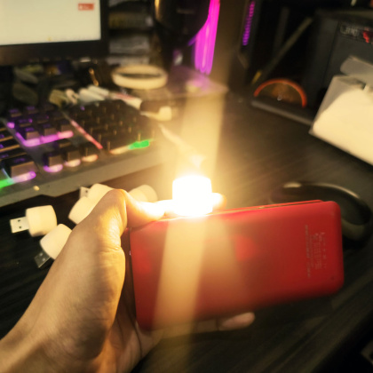 Z147 Lampu bohlam MINI LED USB silinder tabung colok powerbank charger